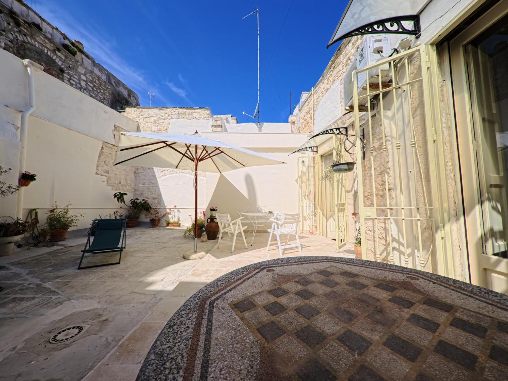 Palazzo Framarino Dei Malatesta - Noble Floor - XIV Century Giovinazzo Εξωτερικό φωτογραφία