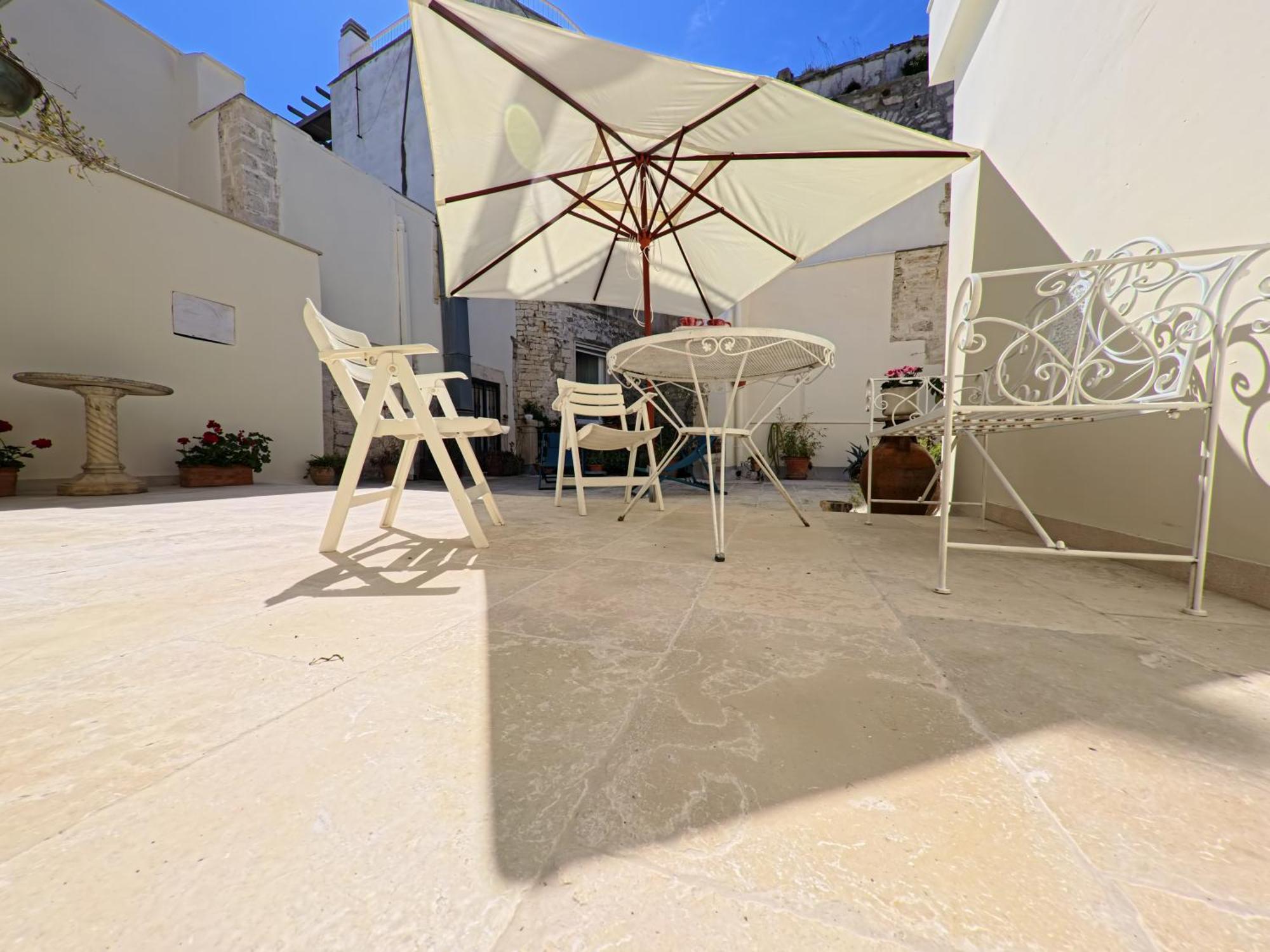Palazzo Framarino Dei Malatesta - Noble Floor - XIV Century Giovinazzo Εξωτερικό φωτογραφία