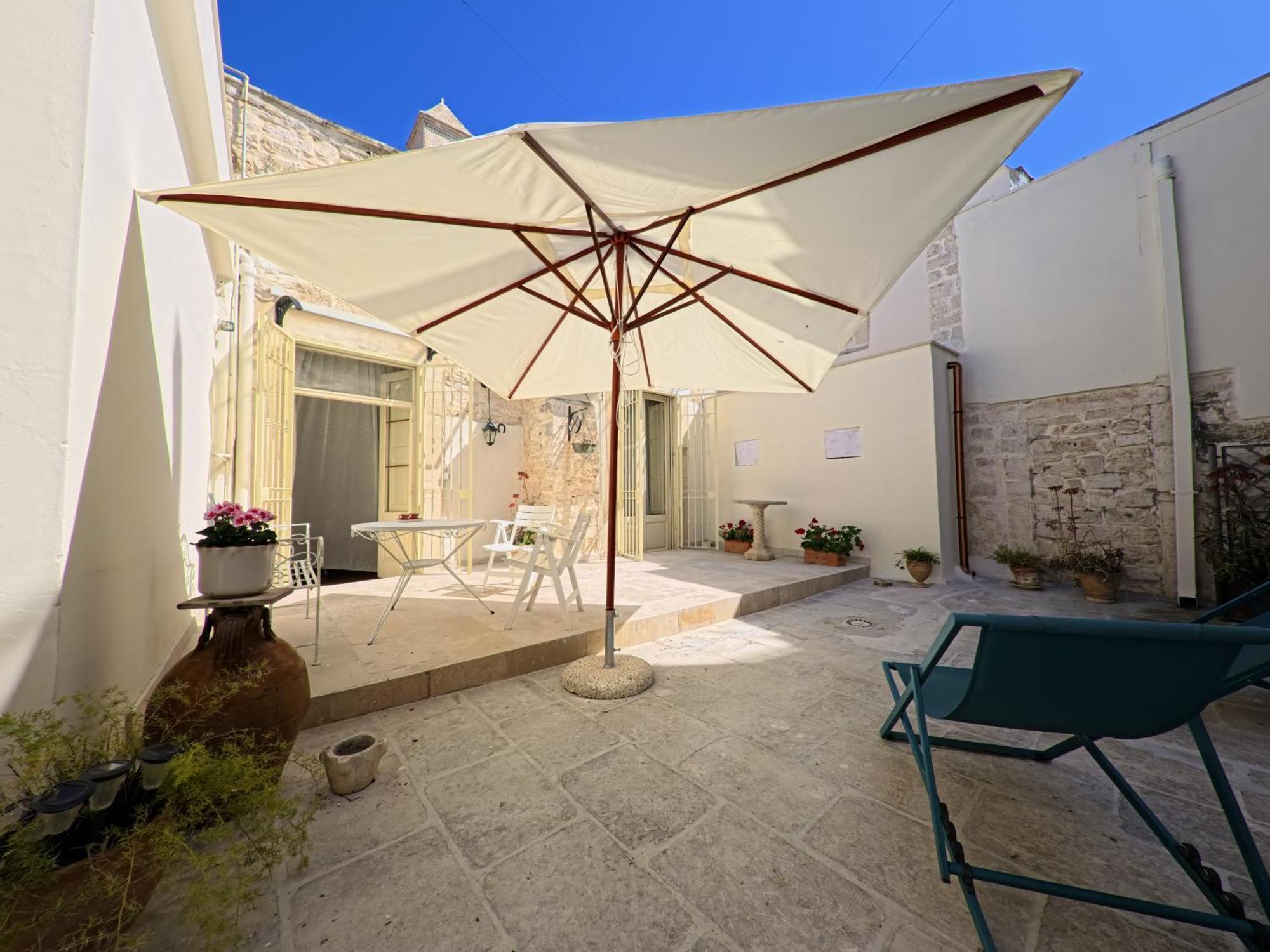 Palazzo Framarino Dei Malatesta - Noble Floor - XIV Century Giovinazzo Εξωτερικό φωτογραφία