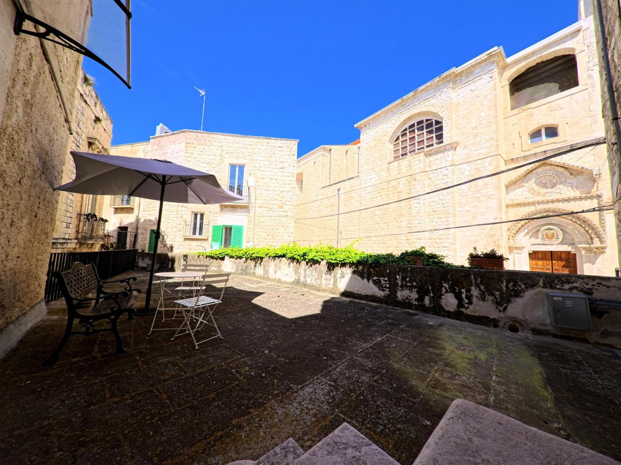 Palazzo Framarino Dei Malatesta - Noble Floor - XIV Century Giovinazzo Εξωτερικό φωτογραφία